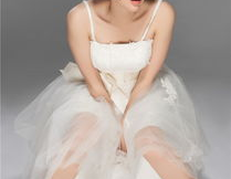 女孩白色礼服写真,白色礼服写真中的青春风采
