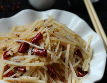 小姐姐吃麻辣土豆丝视频,美味瞬间征服味蕾