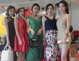 五个小姐姐的搞笑图片,小姐姐们的欢乐瞬间大揭秘！”